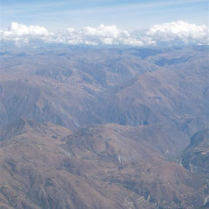 ... ueber die beeindruckende Anden-Berglandschaft