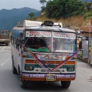 Busfahren in Nepal ... wahnsinnig unbequem!