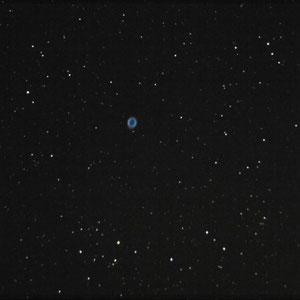 M57 o Nebulosa del Anillo 4 Tomas de 7,16,21,25seg. ISO 3200 y 1 Toma 22seg. ISO1600 calibradas y sumadas con DSS y procesadas con PixIsight Canon EOS300D y Newton 310mm F5 sobre EQ6 sin ningun tipo de guiado