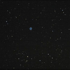 M57 o Nebulosa del Anillo 4 Tomas de 7,16,21,25seg. ISO 3200 y 1 Toma 22seg. ISO1600 calibradas y sumadas con DSS y procesadas con PixIsight Canon EOS300D y Newton 310mm F5 sobre EQ6 sin ningun tipo de guiado