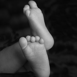 les pieds de bébé en mode décontracté