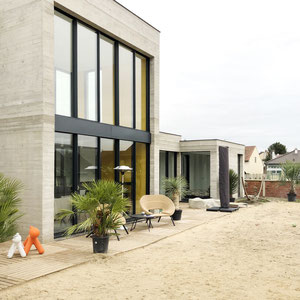 MAISON CONTEMPORAINE EN BETON BANCHE HAUTE DE SEINE