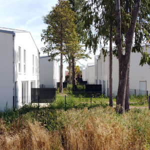 LOGEMENTS EN BOIS PREFABRIQUES A BASSE CONSUMATION A LE PERRAY YVELINES 