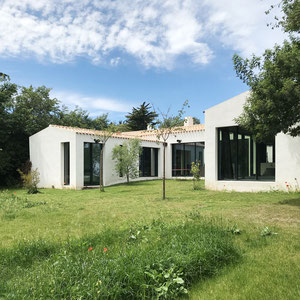 MAISON  CONTEMPORAINE DE VACANCE A ILE D'YEU