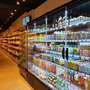 Sélection de boissons fraîches dans l’épicerie asiatique Kurashi