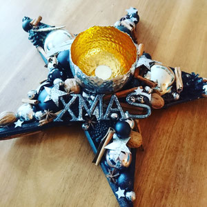 ischstern als alternative zum Adventskranz - in schwarz mit silbern Akzenten.