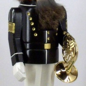 Nussknacker mit unserem Mini-Musikinstrument "Horn".