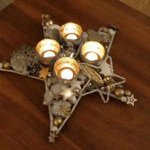Großer 50 cm Tischstern in gold - weiß mit vier Sphärenlichtern für Teelichter - die stimmungsvolle Atmosphäre verbreiten.