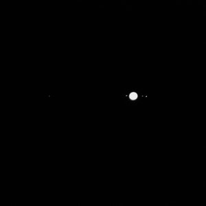 05 août 2009 à 00h40 TU. Jupiter et ses satellites galiléens : de G à D Callisto, Io, Jupiter, Europe, Ganyméde. Boitier APSC, multip.1,4x, objectif photo 600mm