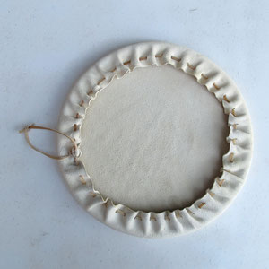 4. Regelmässig verteilen und anziehen