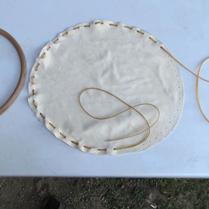 1. Sämisch Hirschleder (Fensterleder) + Rohhautriemli