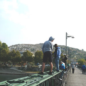 Fischer auf der Bunabrücke