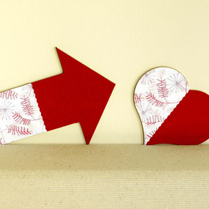 5. Duo flèche et coeur, rouge et végétation