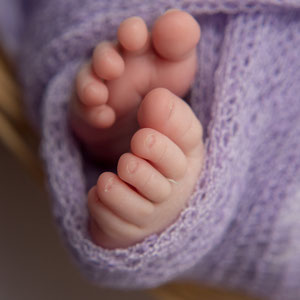 Babyfüße lila Wrap