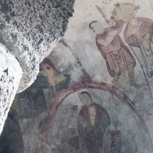 peintures rupestres dans les grottes de Jonas
