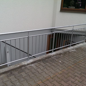 feuerverzinktes Stahlgeländer