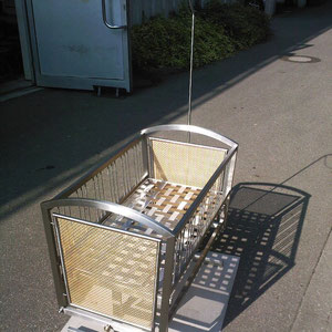 Babywiege aus Edelstahl