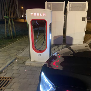 Müller & Bleher - TESLA Foto: Ayhan Kahraman (Sinnbild, Panoramafreiheit)