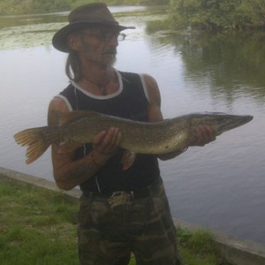 Un brochet pêché à la Grenouillère Frise Somme