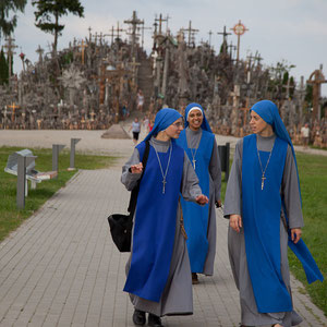 Litauen - Berg der Kreuze, heiliger Ort bei Siauliai mit tausenden von Kreuzen, Rosenkränzen und Heiligenbildern