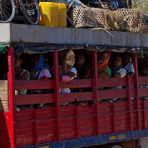 Madagaskar: Unterwegs mit "Taxi Brousse"