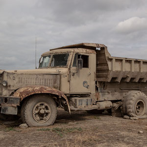 Azerbaijan - Alter LKW auf dem Weg von Baku nach Quba