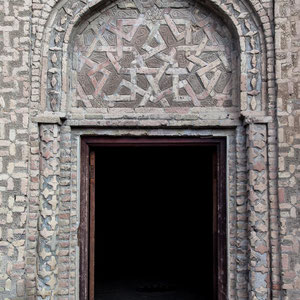 Azerbaijan / Aserbaidschan - Eingang zum Yusif Ibn Kuseir Grabmal in der autonomen Republik Nakhchivan