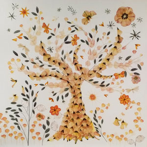 Ein Baum gestaltet aus den gepressten Blüten des Brautstrausses. Die Künstlerin zeigt eine Alternative zum getrockneten Brautstrauss.