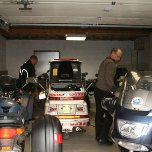 Le garage pour les motards du blockhaus