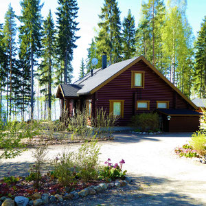 Genießen Sie die weitläufigen Inselwelten des Päijänne See Nationalparks und Rauschen des riesigen Sees. Ihr komfortables Domizil erwartet Sie mit direktem Seeblick, ungestörtem, privatem Sonnenbaden am Balkon. 50 Inseln und Schären für Ihre Auszeit