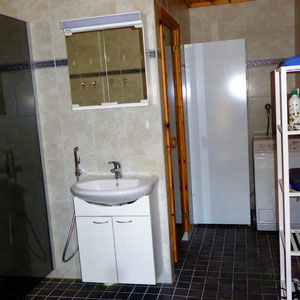 270 l Boiler in the bathroom + Miele washing machine
