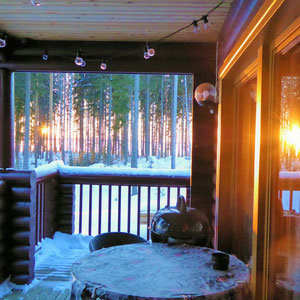 Entspannen Sie sich abends in Ihrem wohlig warmen Ferienhaus beim Sonnenuntergang