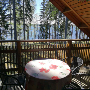 Large sunny balcony with lakeview. Listen to the lake while sunbathing