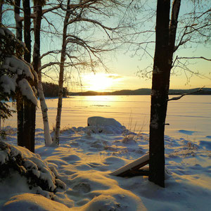 Ihre Winterlandschaft am See. Spaziergänge, Langlauf, Wanderungen über dem See, bei absoluter Stille. Nur der Polarwind ist Ihr Begleiter