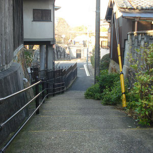 美豆小学校への階段