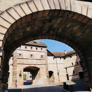 Stadtmauer und Stadttor in Nürnberg Sehenswürdigkeiten Deutschland Nürnberg