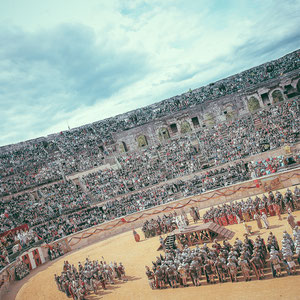 reconstitution historique dans les arènes de Nîmes 