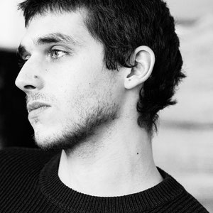 portrait comédien en noir et blanc 