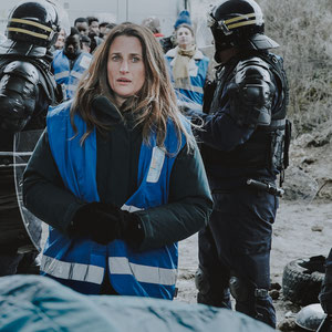 portrait lumineux de Camille Cottin sur le tournage d'un film 
