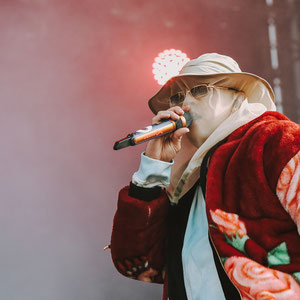 BAD BUNNY 