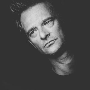 DAVID HALLYDAY