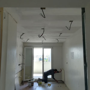FAUX PLAFOND ET CARRELAGE AU SOL