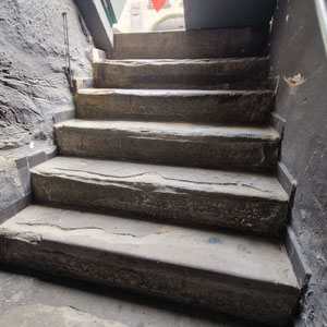 Gerechtigkeitsgasse, Kellerabgang, Treppe aus Sandstein