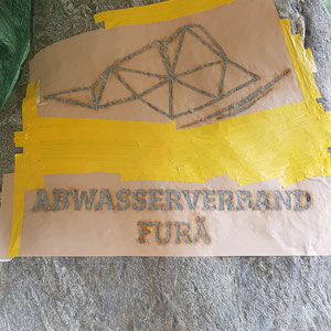 Abwasserverband Furä, Lötschental, Logo gravieren, Findling, André Iseli Steinmetz
