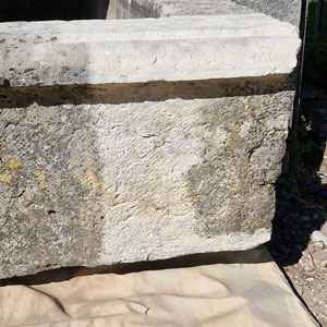 Restaurierung Brunnentorg in Kalkstein