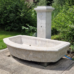 Restaurierung Brunnentorg in Kalkstein