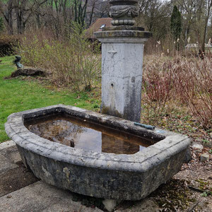 Restaurierung Brunnentorg in Kalkstein