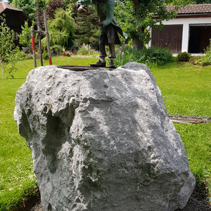 Simmenfluh Kalkstein, Brunnen, André Iseli Steinmetz