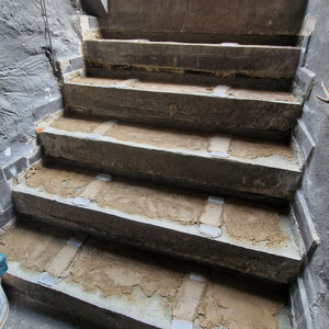 Gerechtigkeitsgasse, Kellerabgang, Treppe aus Sandstein