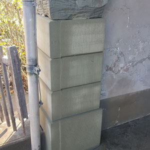 Sockel aus Berner Sandstein ersetzen, André Iseli Steinmetz